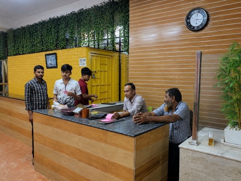 কাউন্টার ও আমাদের টিম